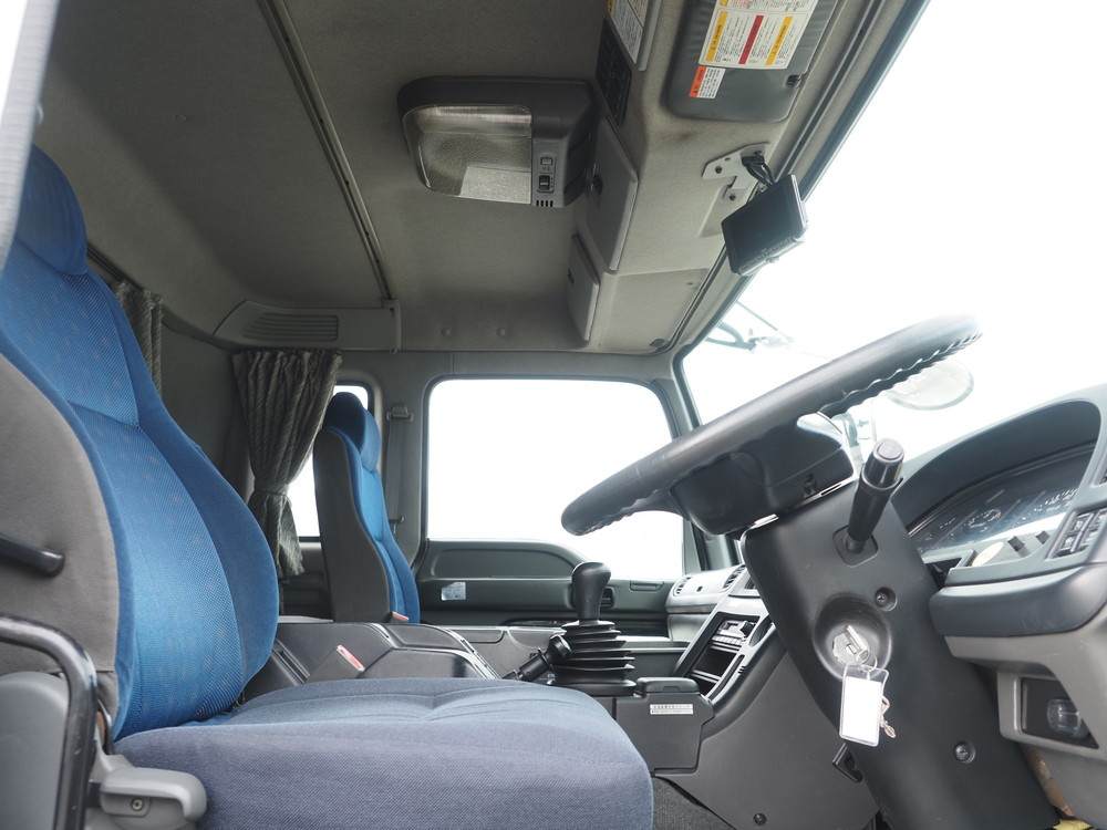 いすゞ ギガ ウイング車 大型 QKG-CYJ77A 年式 H27[写真31]