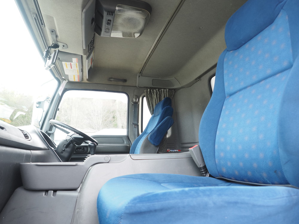 いすゞ ギガ ウイング車 大型 QKG-CYJ77A 年式 H27[写真40]