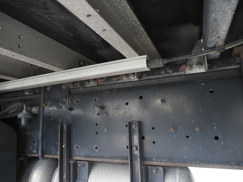 いすゞ ギガ ウイング車 大型 QKG-CYJ77A 年式 H27[写真47]