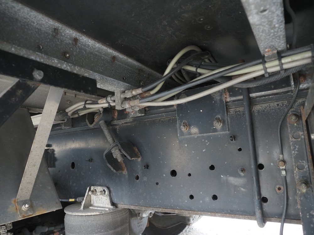 いすゞ ギガ ウイング車 大型 QKG-CYJ77A 年式 H27[写真46]