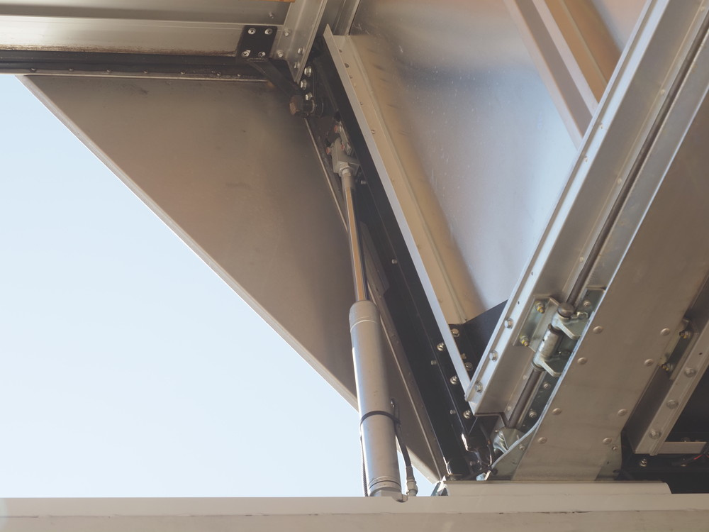 いすゞ ギガ ウイング車 大型 QKG-CYJ77B 年式 H28[写真21]