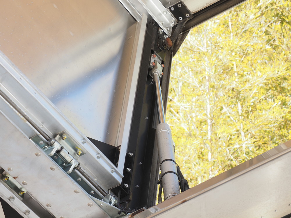 いすゞ ギガ ウイング車 大型 QKG-CYJ77B 年式 H28[写真22]