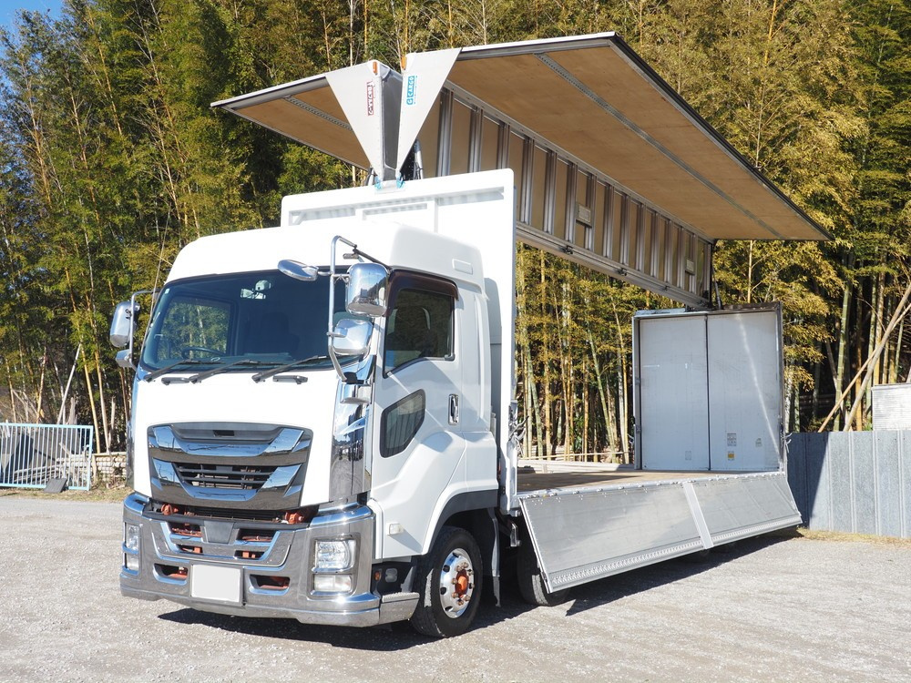 いすゞ ギガ ウイング車 大型 QKG-CYJ77B 年式 H28[写真02]