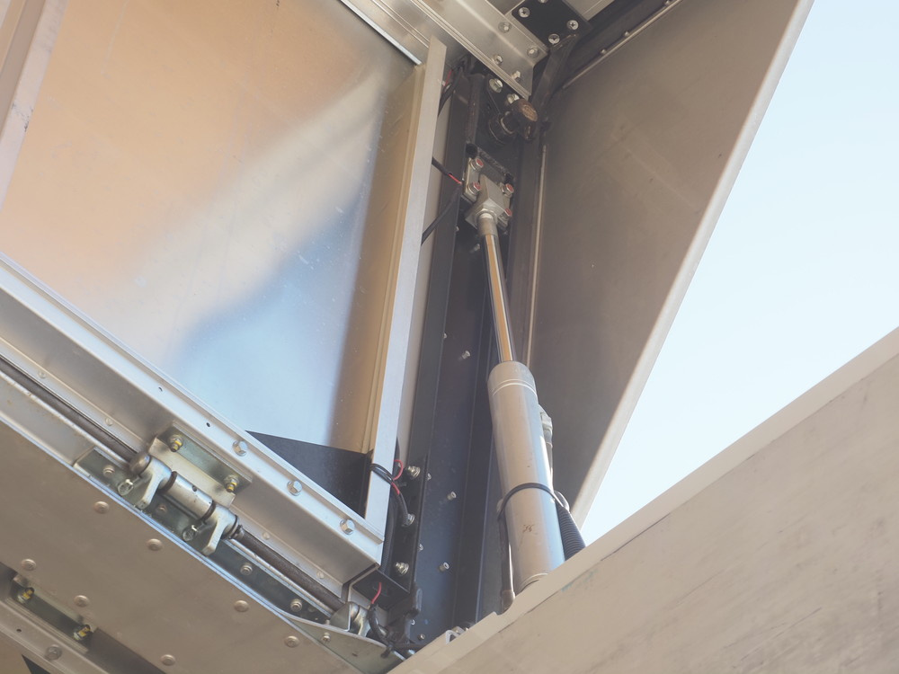 いすゞ ギガ ウイング車 大型 QKG-CYJ77B 年式 H28[写真14]