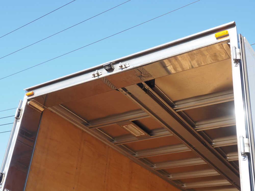 いすゞ ギガ ウイング車 大型 QKG-CYJ77B 年式 H28[写真30]