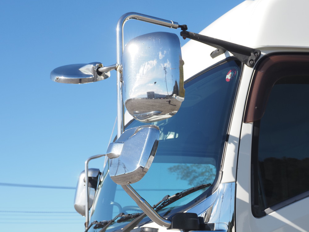 いすゞ ギガ ウイング車 大型 QKG-CYJ77B 年式 H28[写真09]