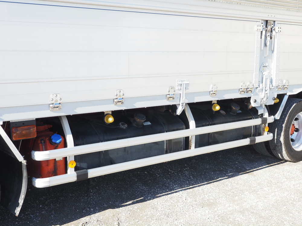 いすゞ ギガ ウイング車 大型 QKG-CYJ77B 年式 H28[写真18]