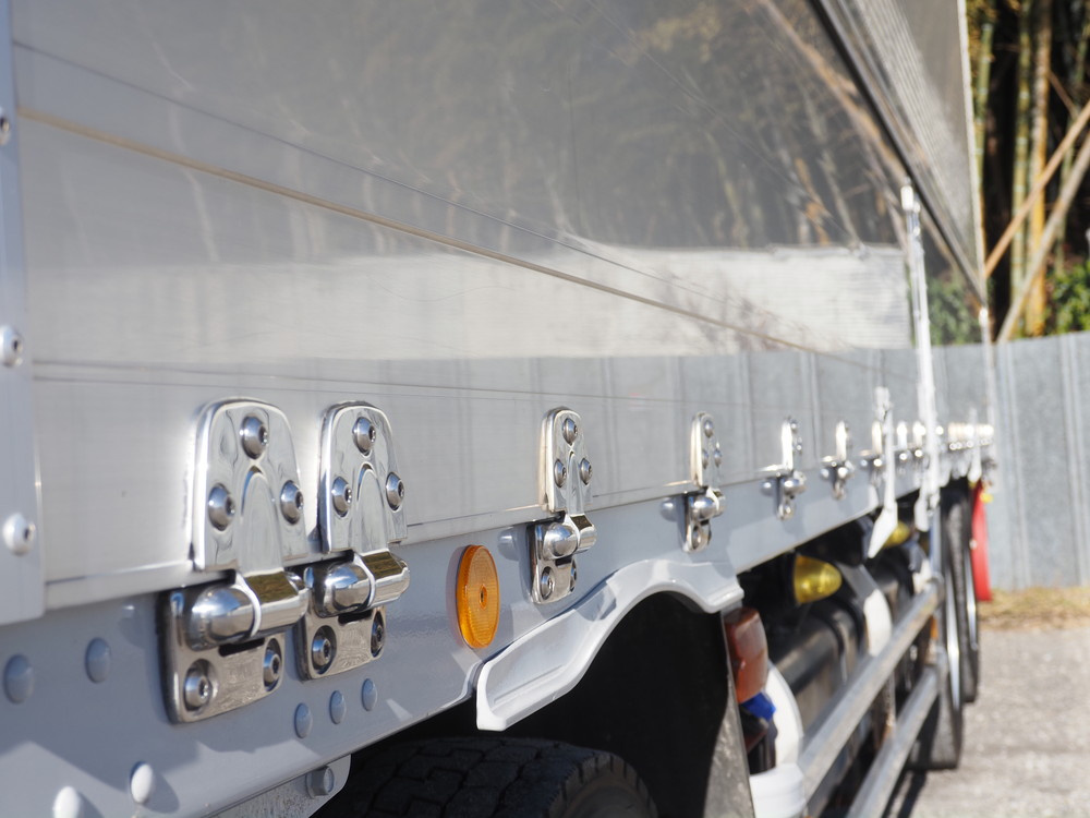 いすゞ ギガ ウイング車 大型 QKG-CYJ77B 年式 H28[写真19]