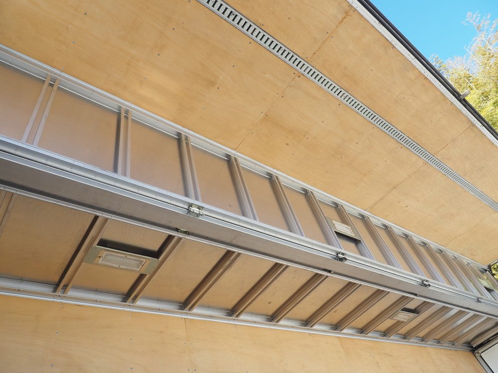 いすゞ ギガ ウイング車 大型 QKG-CYJ77B 年式 H28[写真25]