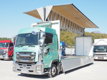 いすゞ ギガ ウイング車 大型 2PG-CYJ77C 年式 R1[写真03]