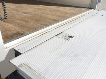 いすゞ フォワード ウイング車 中型 TKG-FRR90T2 年式 H27[写真30]