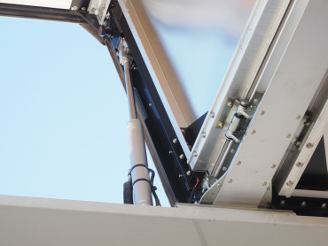 いすゞ ギガ ウイング車 大型 QKG-CYJ77A 年式 H27[写真12]