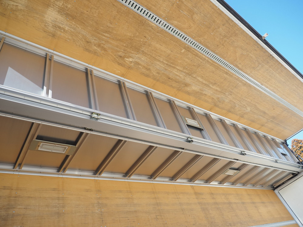 いすゞ ギガ ウイング車 大型 QKG-CYJ77A 年式 H27[写真24]