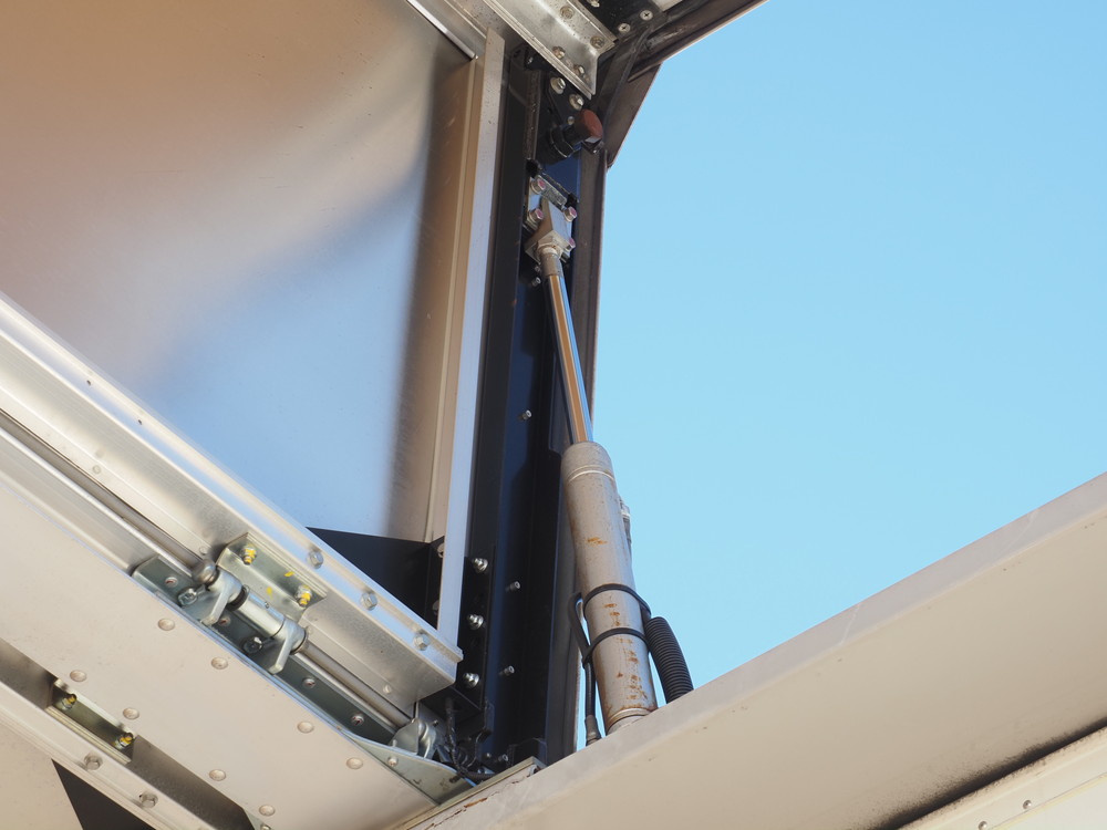 いすゞ ギガ ウイング車 大型 QKG-CYJ77A 年式 H27[写真21]