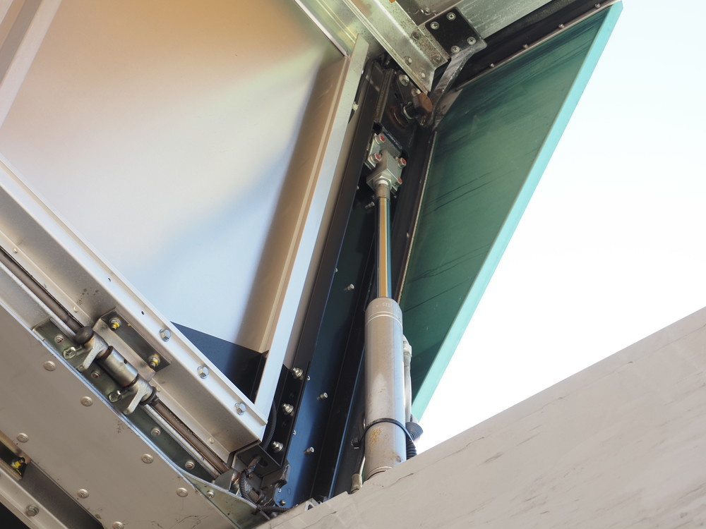 いすゞ ギガ ウイング車 大型 QKG-CYJ77A 年式 H27[写真14]