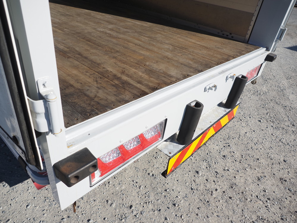 いすゞ ギガ ウイング車 大型 QKG-CYJ77A 年式 H27[写真30]