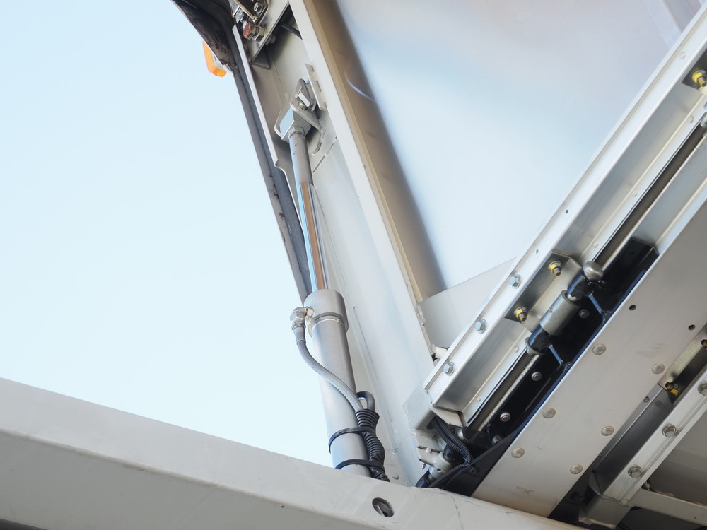 いすゞ フォワード ウイング車 中型 TKG-FRR90S2 年式 H27[写真11]