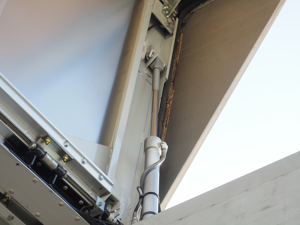 いすゞ フォワード ウイング車 中型 TKG-FRR90S2 年式 H27[写真10]