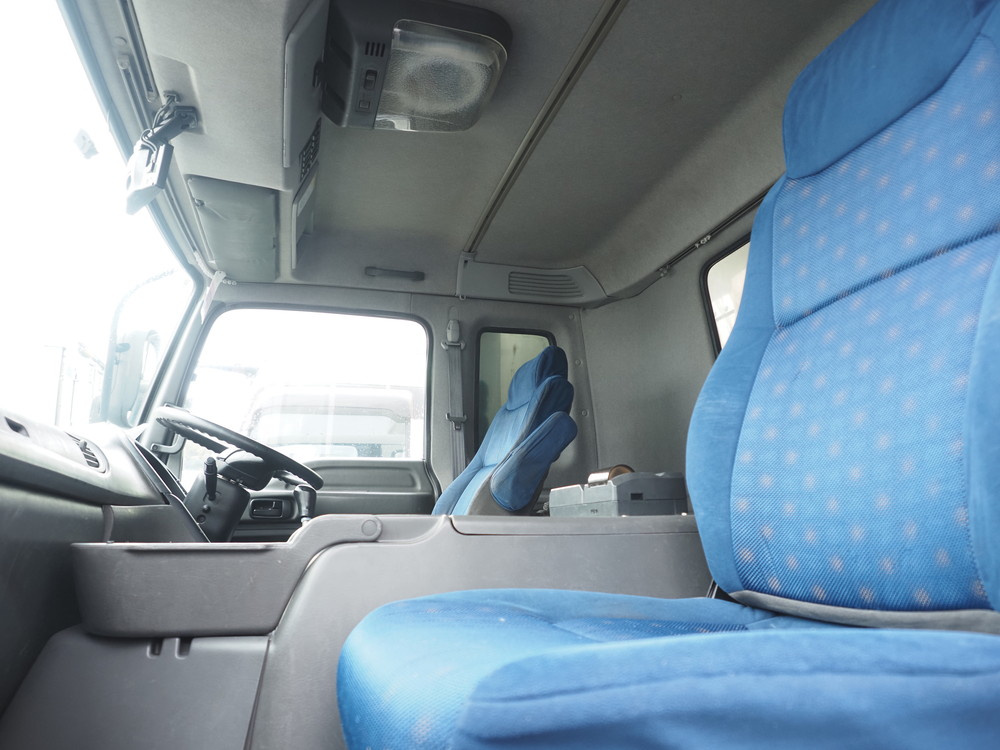 いすゞ ギガ 冷凍バン 大型 QKG-CYL77A 年式 H25[写真28]