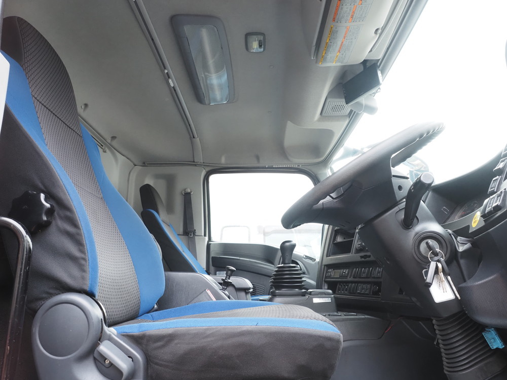 いすゞ ギガ 冷凍バン 大型 QPG-CYL77BA 年式 H28[写真26]