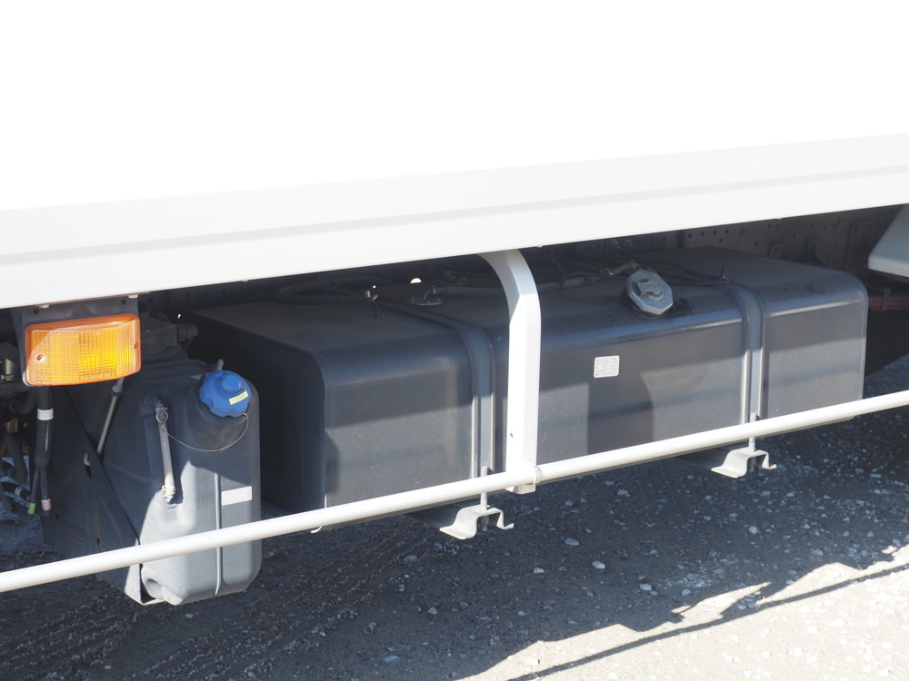 いすゞ フォワード 冷凍バン 中型 2PG-FRR90S2 年式 H30[写真13]