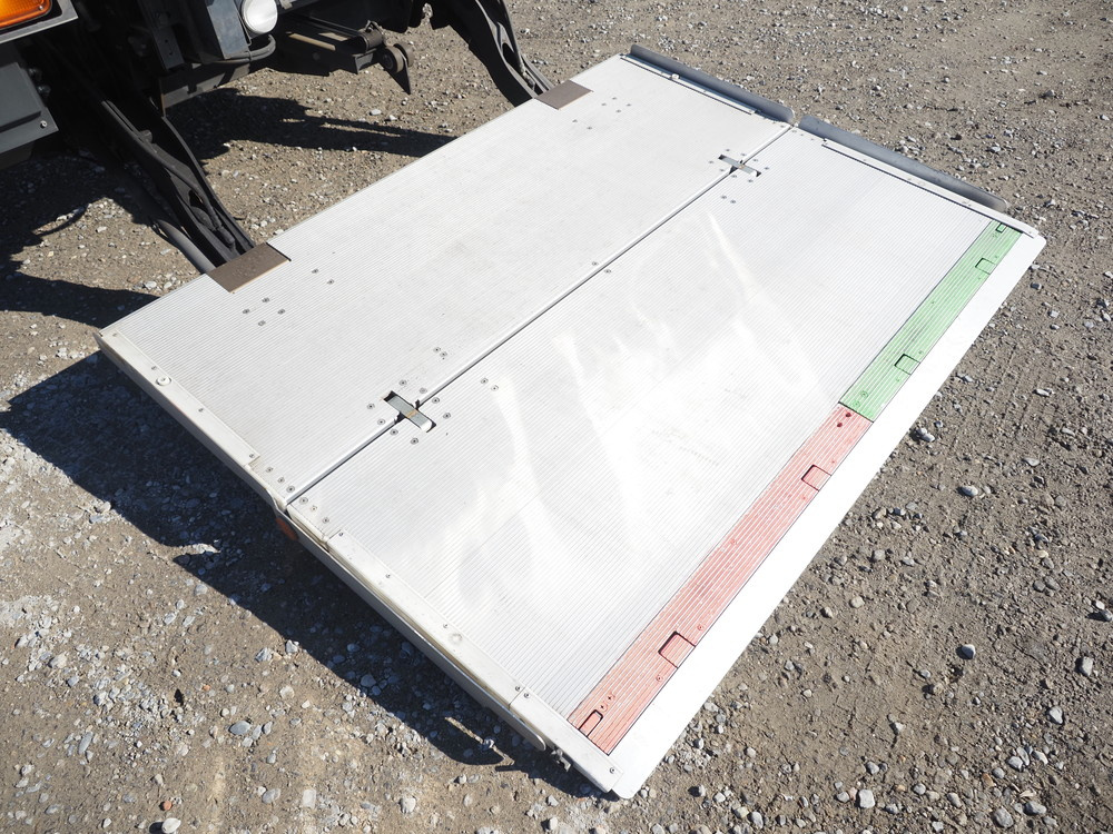 いすゞ フォワード 冷凍バン 中型 2PG-FRR90S2 年式 H30[写真22]