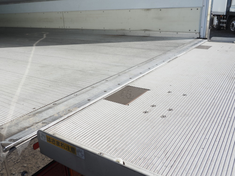 いすゞ フォワード 冷凍バン 中型 2PG-FRR90S2 年式 H30[写真23]