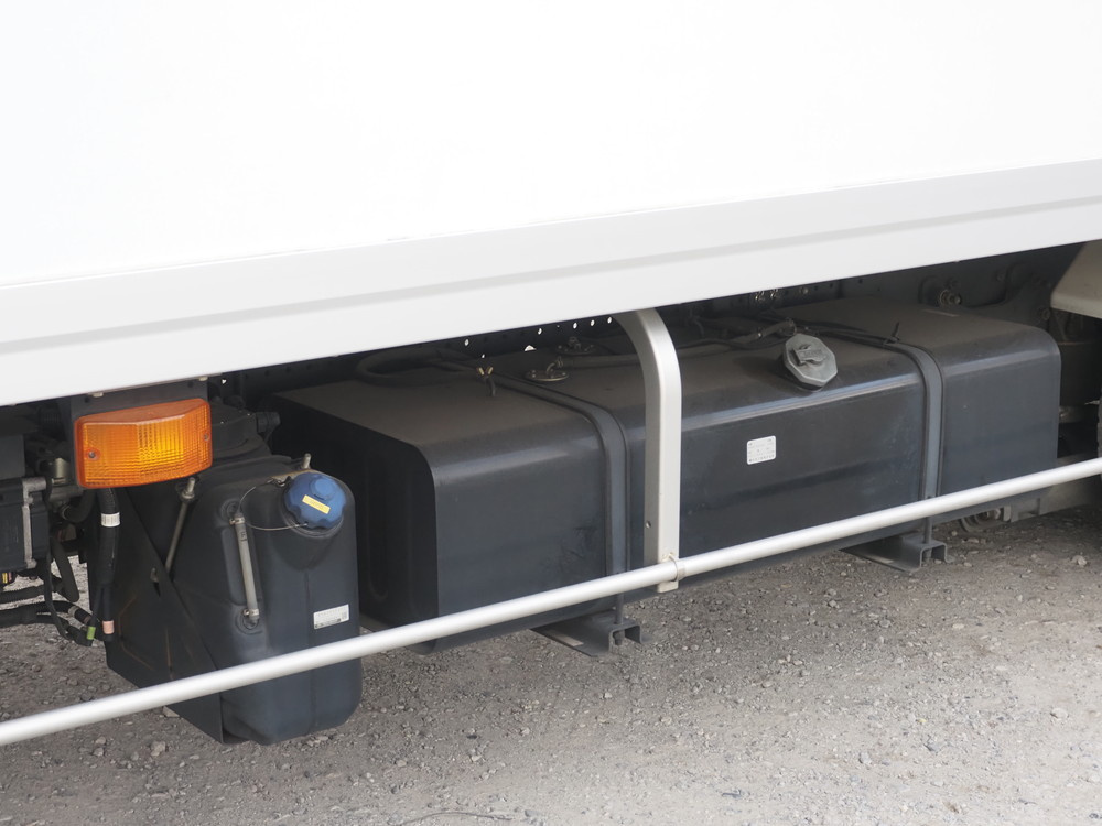 いすゞ フォワード 冷凍バン 中型 2PG-FRR90T2 年式 H30[写真12]