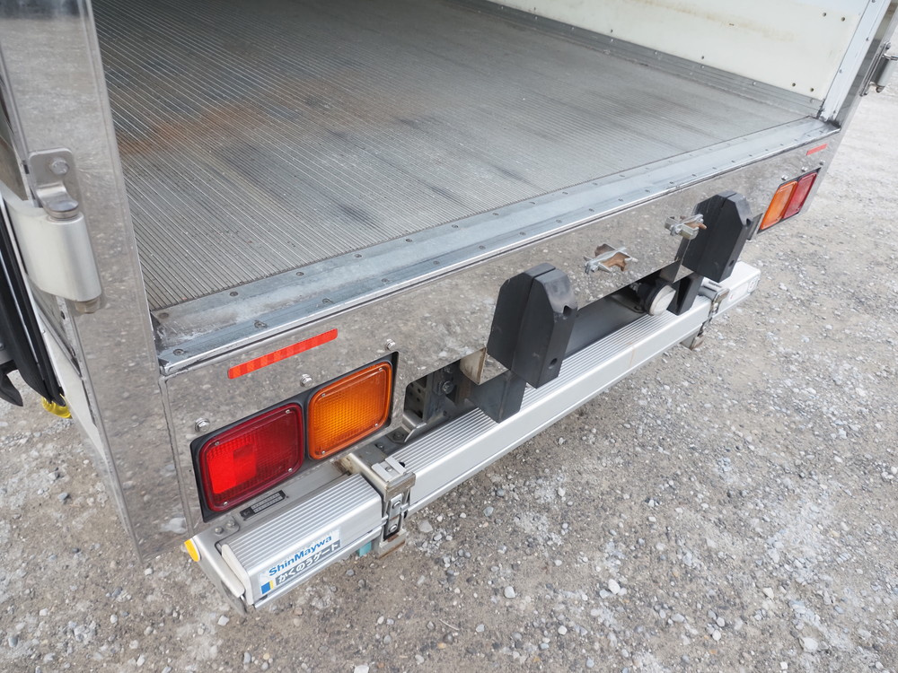 いすゞ フォワード 冷凍バン 中型 2PG-FRR90T2 年式 H30[写真16]