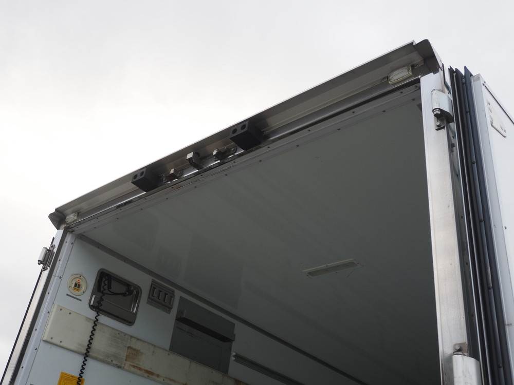 いすゞ フォワード 冷凍バン 中型 2PG-FRR90T2 年式 H30[写真15]