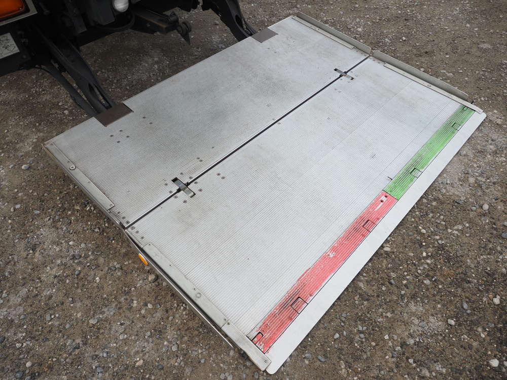 いすゞ フォワード 冷凍バン 中型 2PG-FRR90T2 年式 H30[写真21]