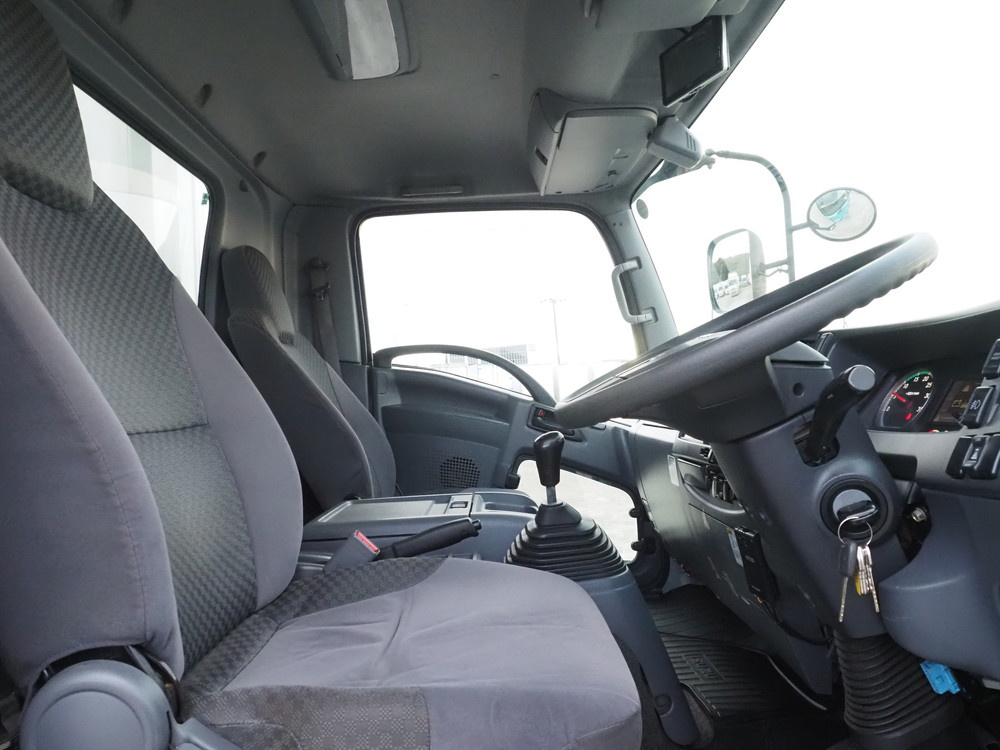 いすゞ フォワード 冷凍バン 中型 2PG-FRR90T2 年式 H30[写真26]