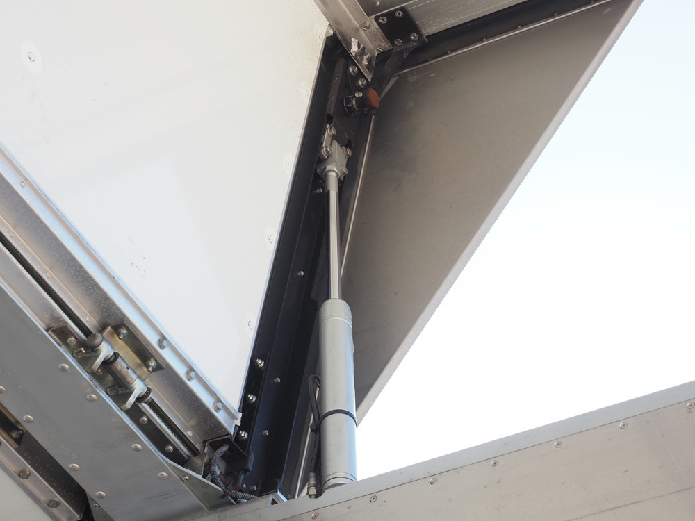 いすゞ ギガ ウイング車 大型 QKG-CYL77A 年式 H27[写真11]