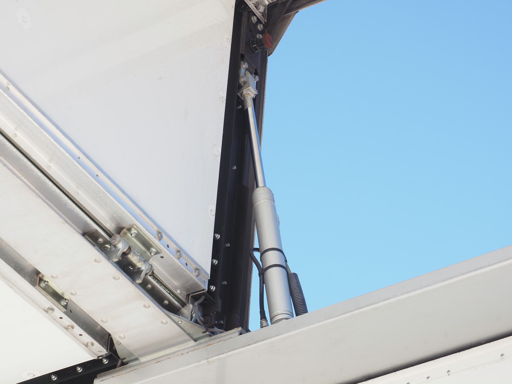 いすゞ ギガ ウイング車 大型 QKG-CYL77A 年式 H27[写真18]