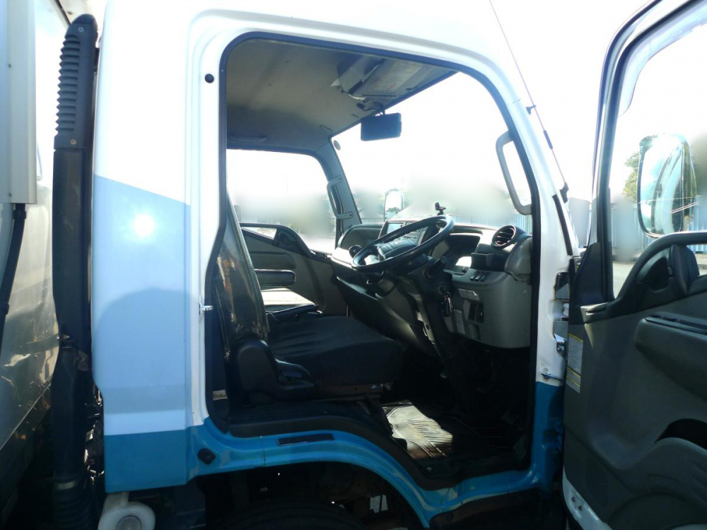 三菱ふそう キャンター 冷凍バン 小型 TPG-FEB50 年式 H29[写真12]