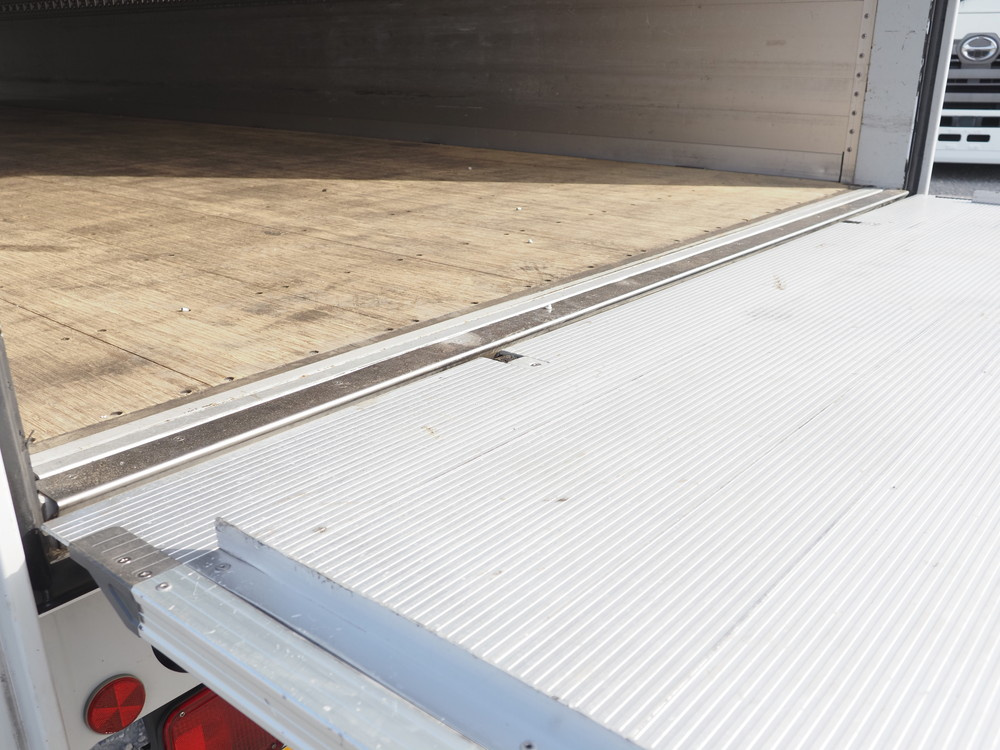 いすゞ フォワード ウイング車 中型 2RG-FRR90S2 年式 H30[写真32]