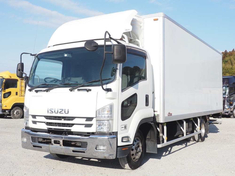 いすゞ フォワード 冷凍バン 中型 TKG-FRR90S2 年式 H30[写真01]