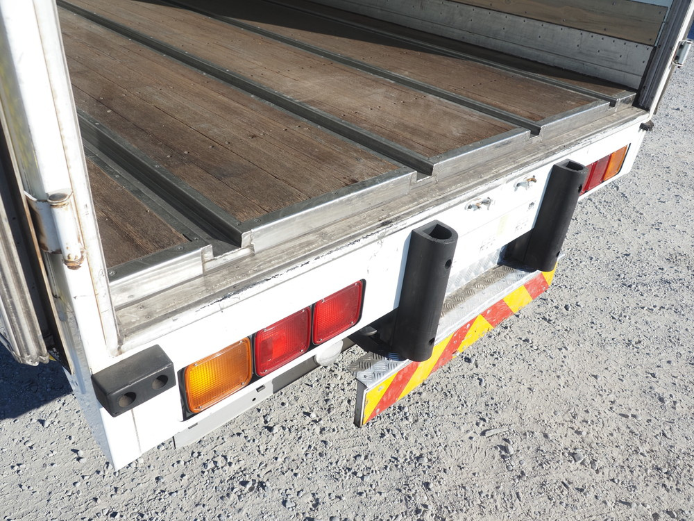 いすゞ フォワード 冷凍バン 中型 TKG-FRR90T2 年式 H28[写真15]