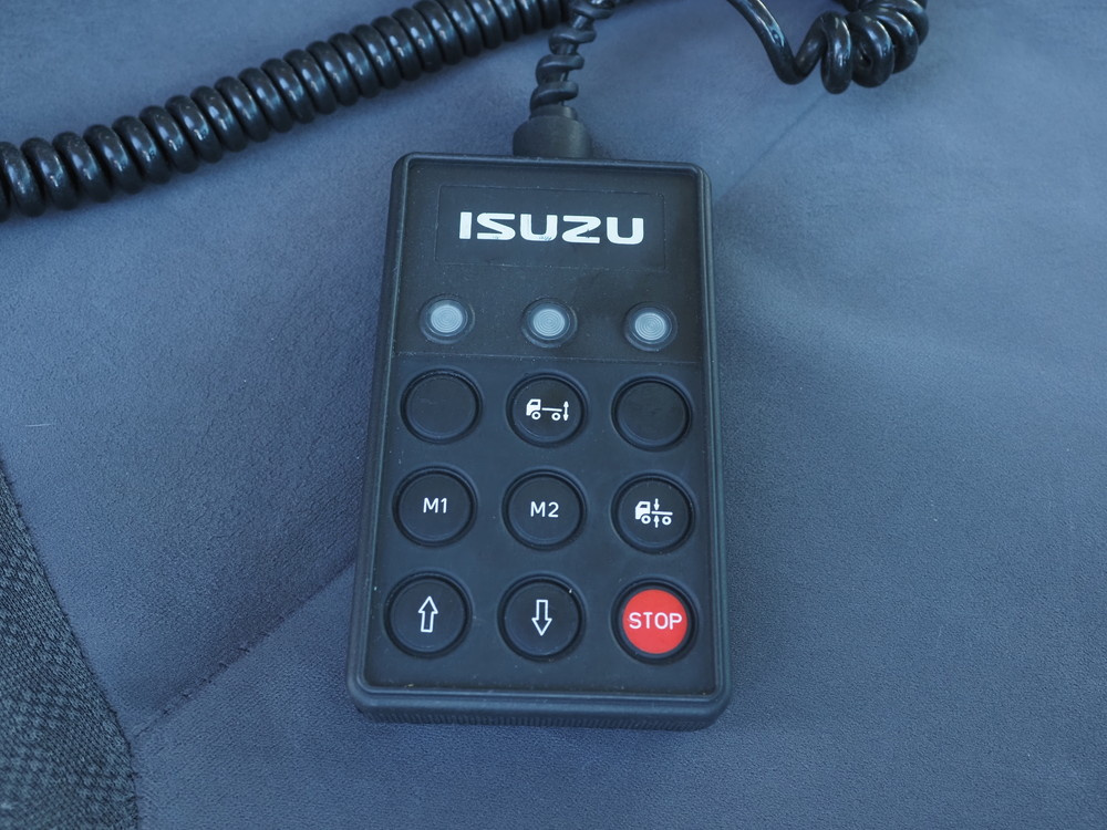 いすゞ フォワード 冷凍バン 中型 TKG-FRR90T2 年式 H28[写真27]