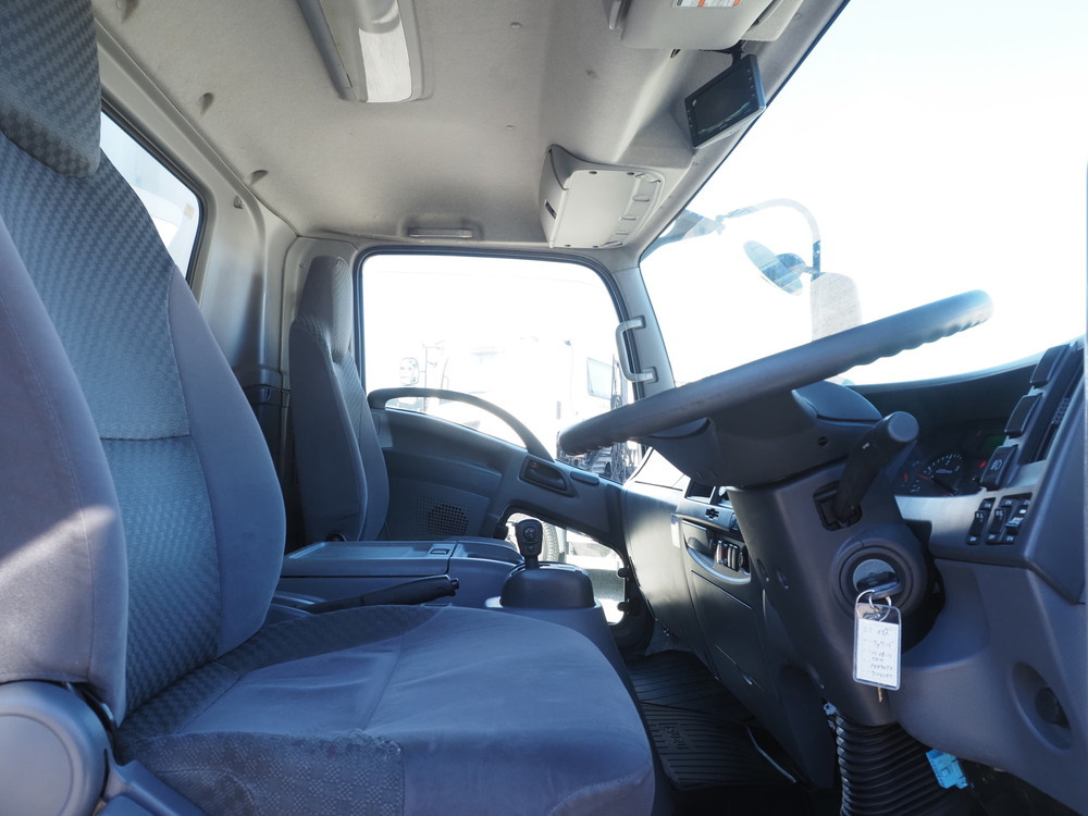 いすゞ フォワード 冷凍バン 中型 TKG-FRR90T2 年式 H28[写真21]