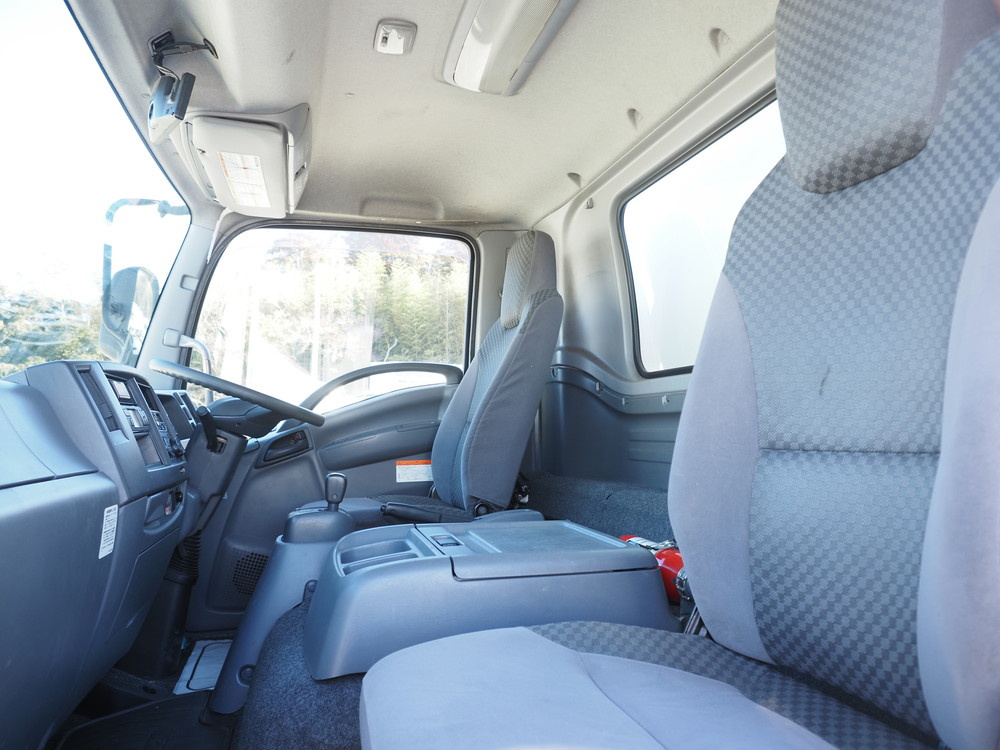 いすゞ フォワード 冷凍バン 中型 TKG-FRR90T2 年式 H28[写真29]