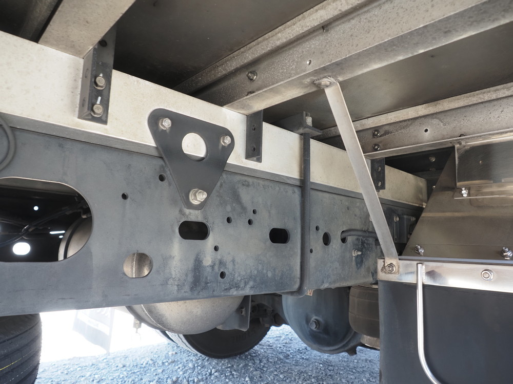 いすゞ フォワード 冷凍バン 中型 TKG-FRR90T2 年式 H28[写真34]