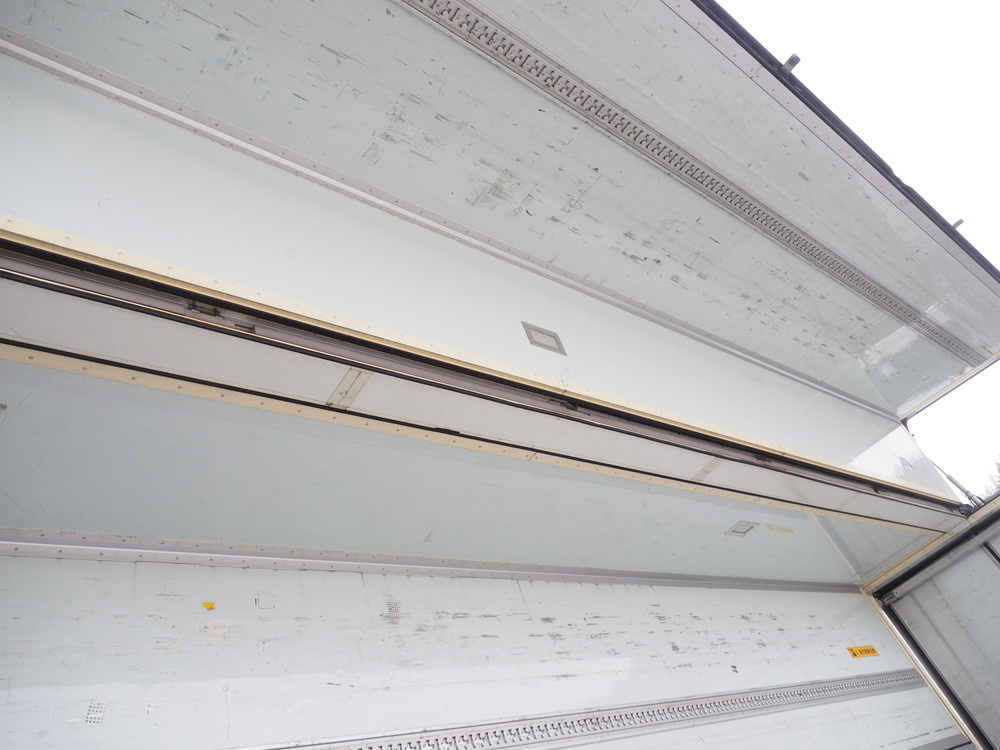 いすゞ ギガ 冷凍ウイング 大型 QKG-CYL77A 年式 H27[写真25]