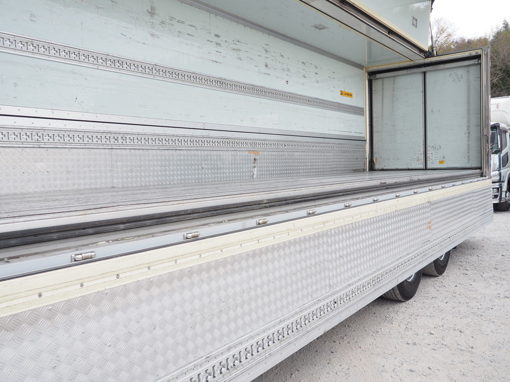 いすゞ ギガ 冷凍ウイング 大型 QKG-CYL77A 年式 H27[写真24]