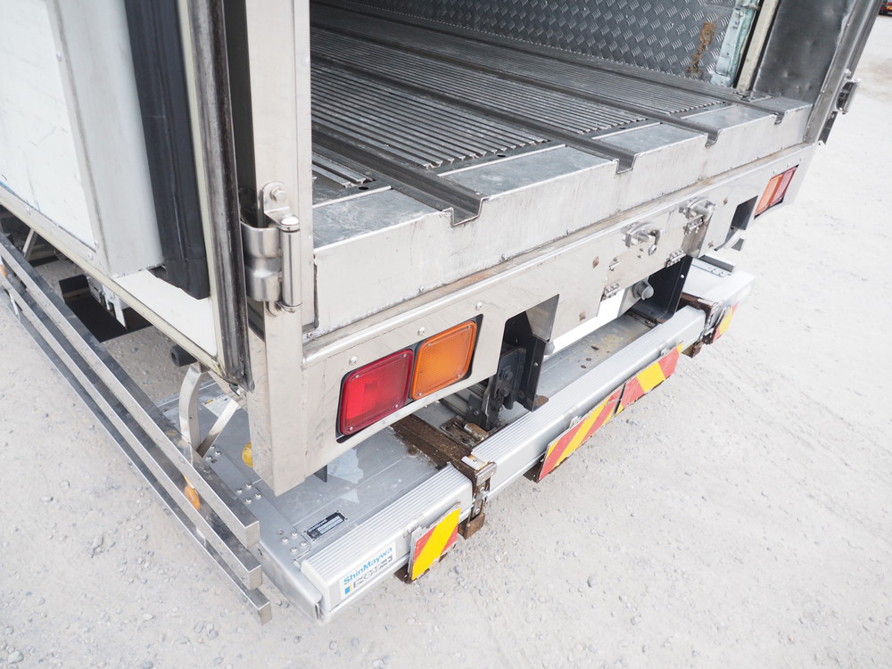 いすゞ ギガ 冷凍ウイング 大型 QKG-CYL77A 年式 H27[写真29]