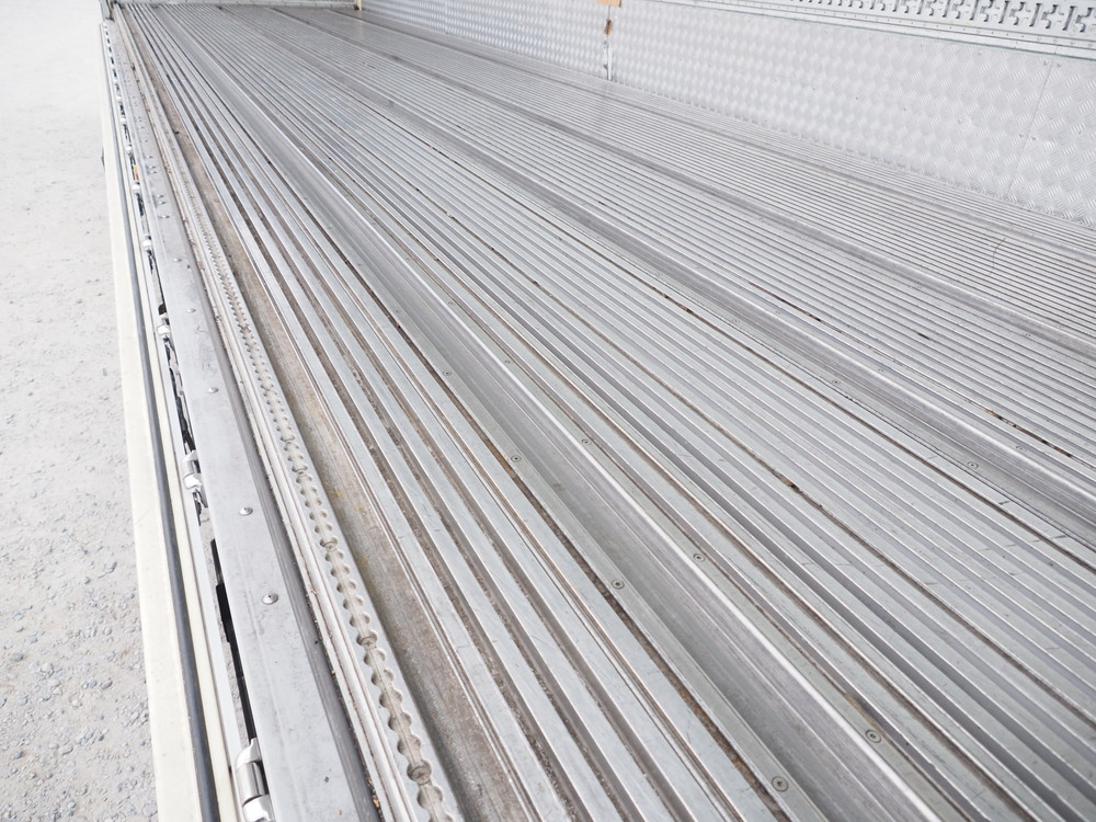 いすゞ ギガ 冷凍ウイング 大型 QKG-CYL77A 年式 H27[写真27]