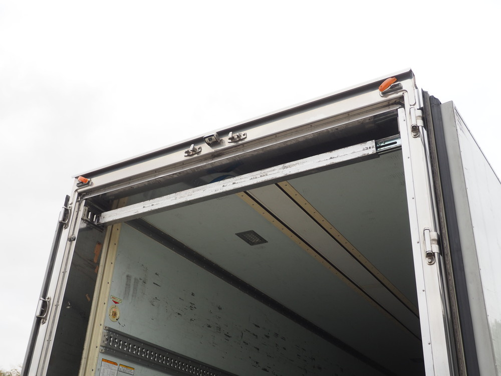 いすゞ ギガ 冷凍ウイング 大型 QKG-CYL77A 年式 H27[写真28]