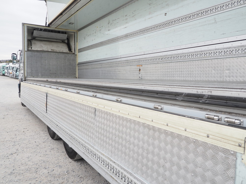 いすゞ ギガ 冷凍ウイング 大型 QKG-CYL77A 年式 H27[写真23]