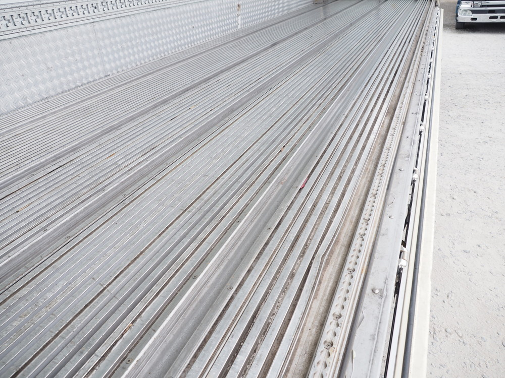 いすゞ ギガ 冷凍ウイング 大型 QKG-CYL77A 年式 H27[写真26]