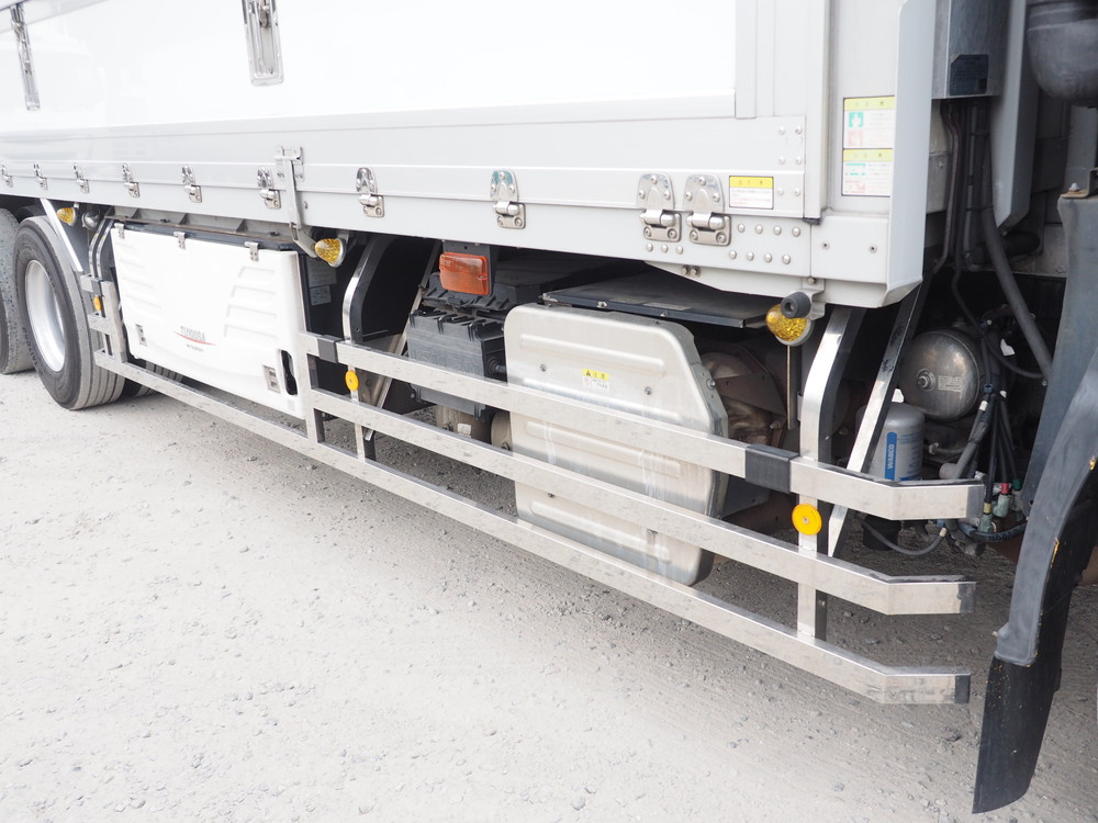 いすゞ ギガ 冷凍ウイング 大型 QKG-CYL77A 年式 H27[写真08]